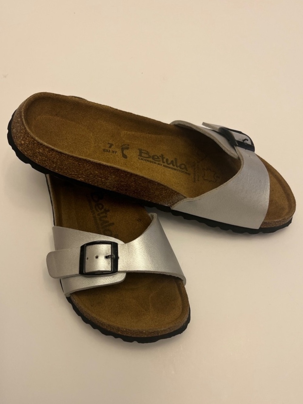 Betula by Birkenstock Like New Women's Silver Sandals with Contoured Footbed